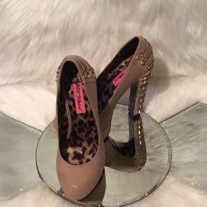 💋BETSEY JOHNSON SUEDE HEELS 💋